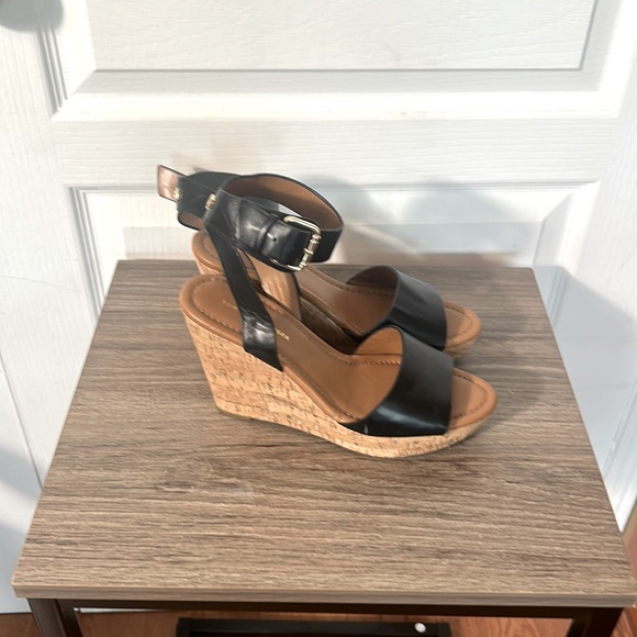 TOMMY HILFIGER BLACK LEATHER WEDGES SANDALS WITH ANKLE STRAPS IN SIZE 7.5 M - Picture 1 of 10